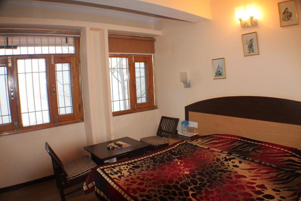 Hotel Prestige Shimla Værelse billede